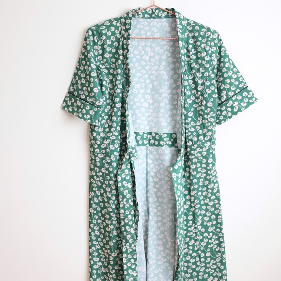 NWOT GREEN FLORAL WRAP DRESS - Picture 3 of 5